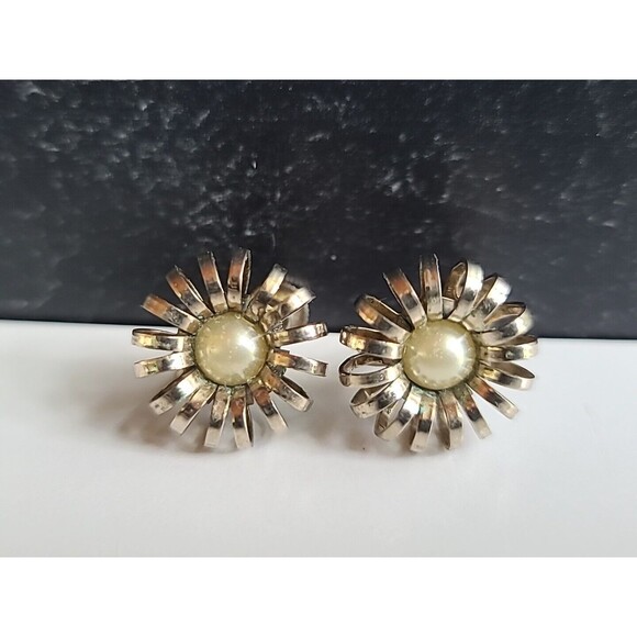 Faux Pearl Floral Screwback Earrings Vintage - Picture 2 of 10